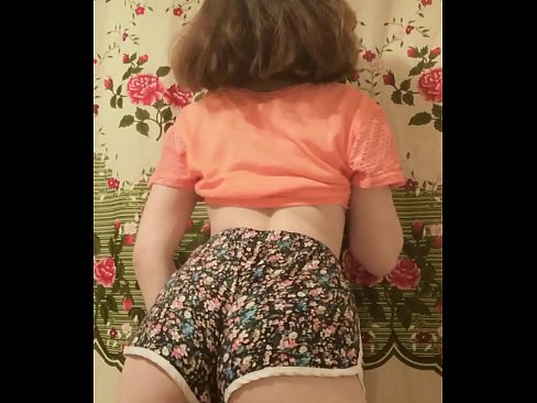 ❤️ Neska gazte sexy galtzak kentzen kameraren aurrean ❤️❌ Azal pornoa gugan ☑